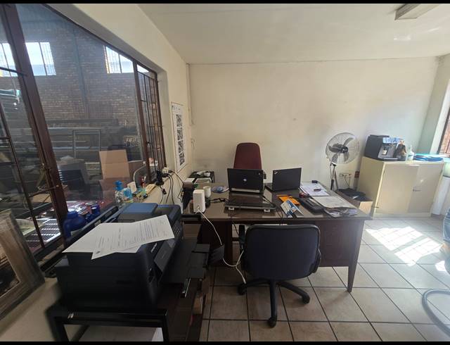 550M² WAREHOUSE TO LET IN ANDERBOLT